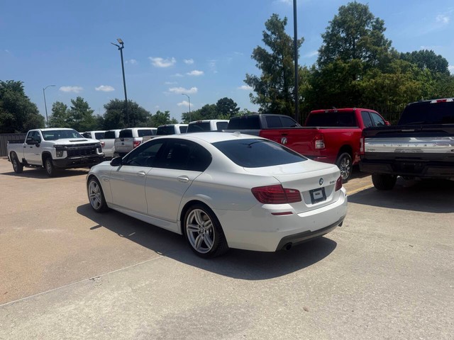BMW 5 Series Vehicle Full-screen Gallery Image 04