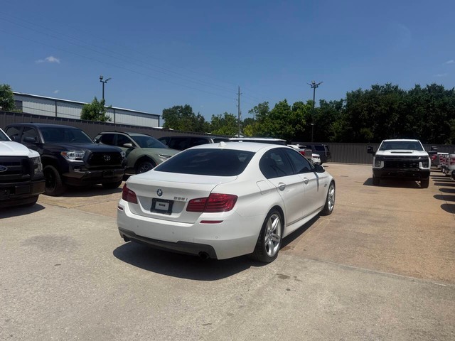 BMW 5 Series Vehicle Full-screen Gallery Image 05
