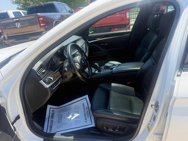 BMW 5 Series Vehicle Full-screen Gallery Image 07