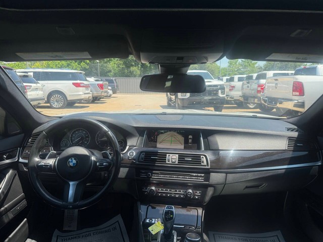BMW 5 Series Vehicle Full-screen Gallery Image 17