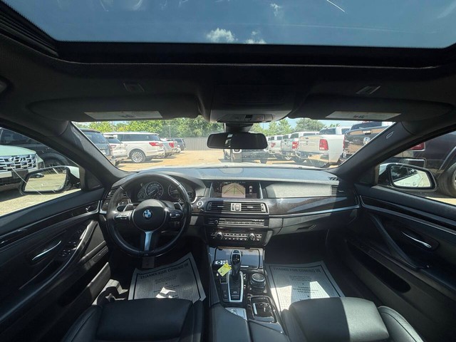 BMW 5 Series Vehicle Full-screen Gallery Image 18