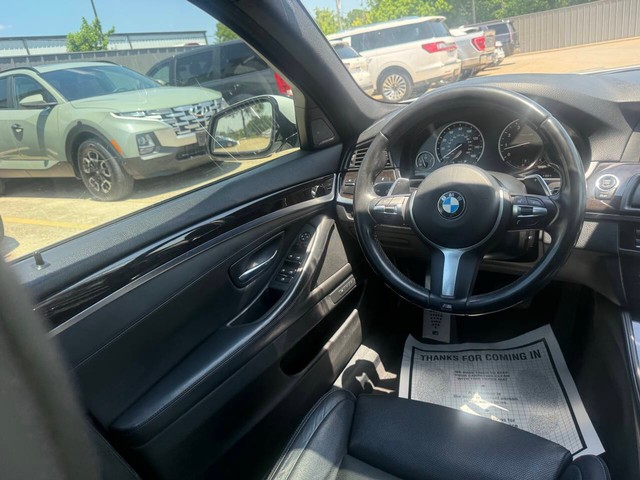 BMW 5 Series Vehicle Full-screen Gallery Image 19