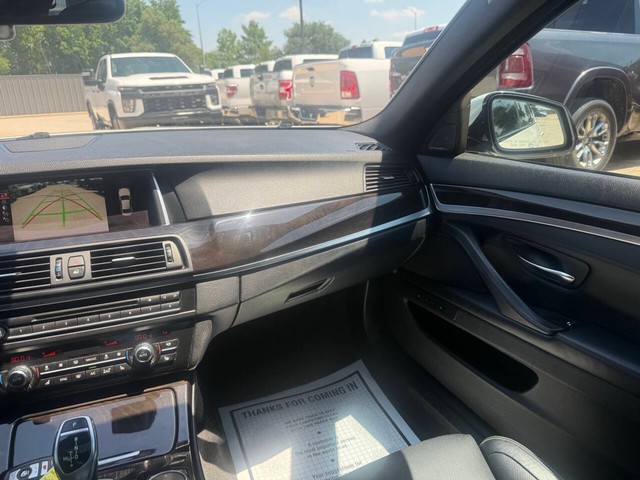 BMW 5 Series Vehicle Full-screen Gallery Image 20