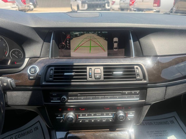 BMW 5 Series Vehicle Full-screen Gallery Image 24