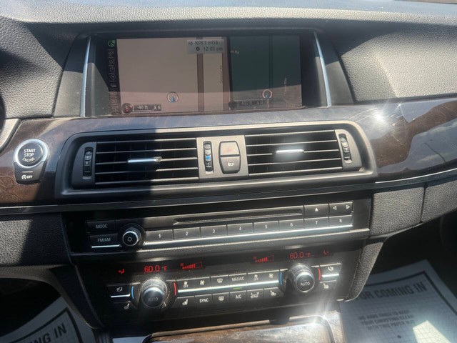 BMW 5 Series Vehicle Full-screen Gallery Image 26