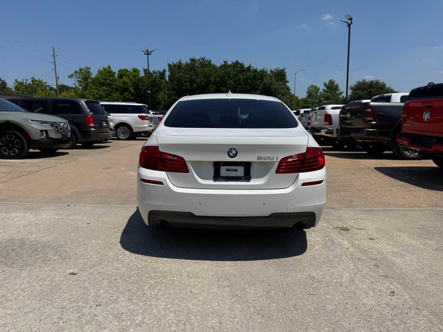 BMW 5 Series Vehicle Full-screen Gallery Image 39