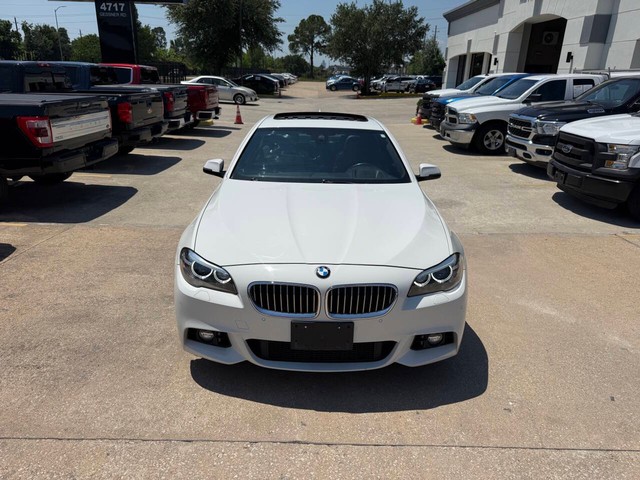 BMW 5 Series Vehicle Full-screen Gallery Image 40