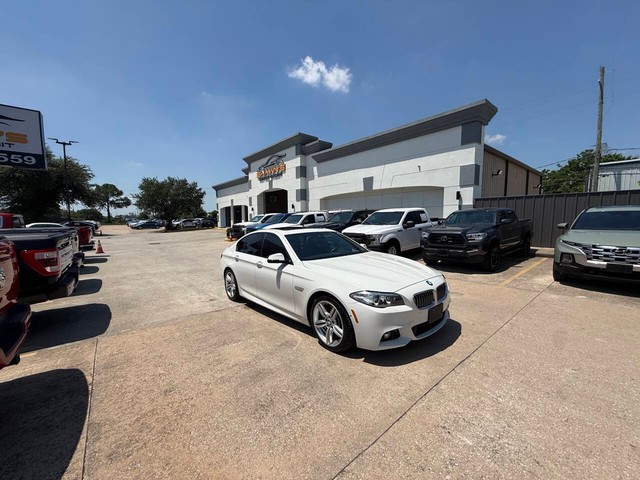 BMW 5 Series Vehicle Full-screen Gallery Image 44