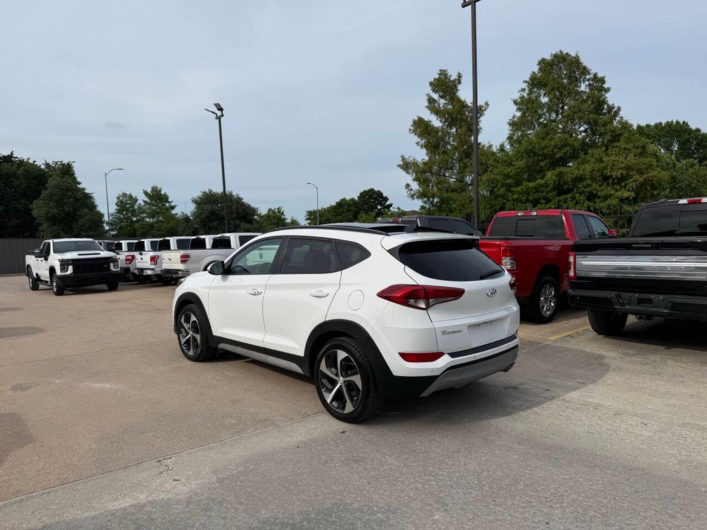 Hyundai Tucson Vehicle Full-screen Gallery Image 04