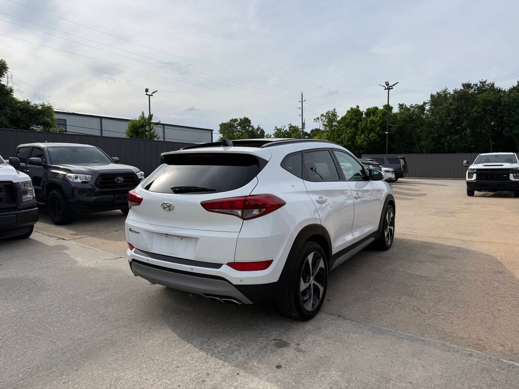 Hyundai Tucson Vehicle Full-screen Gallery Image 05