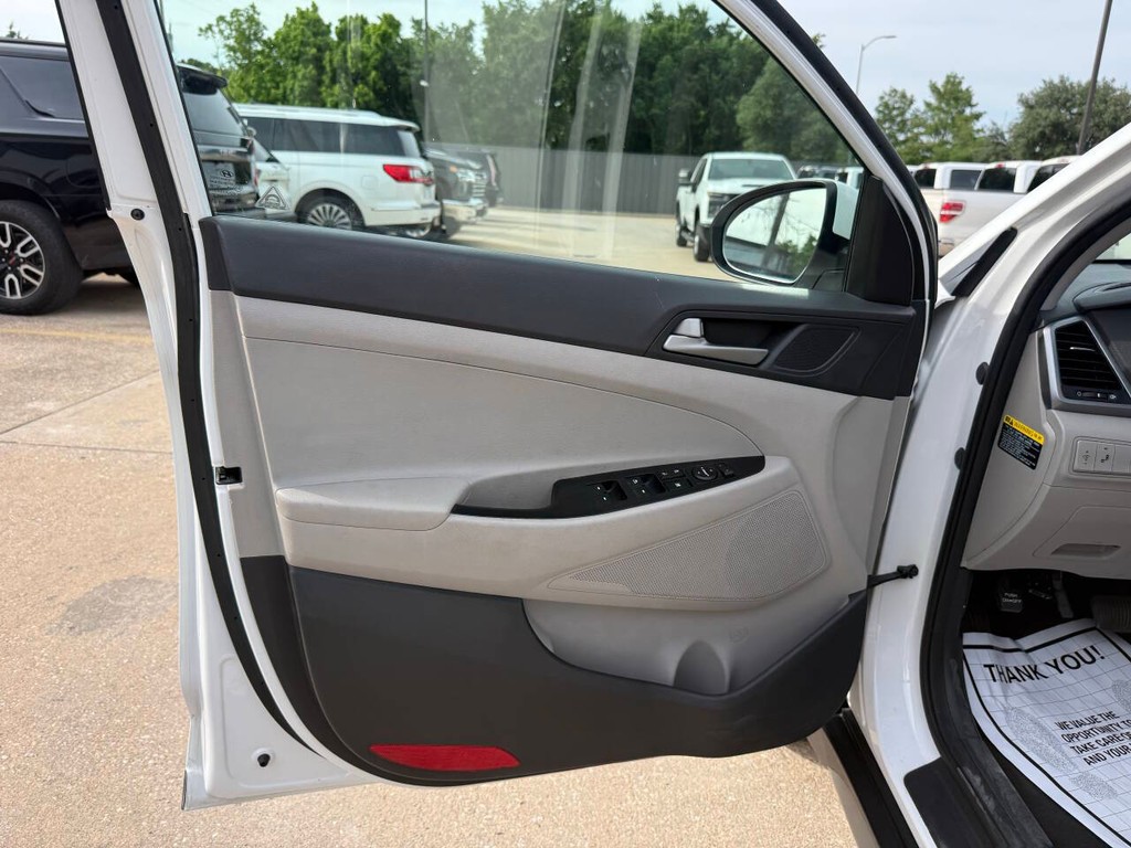 Hyundai Tucson Vehicle Full-screen Gallery Image 08