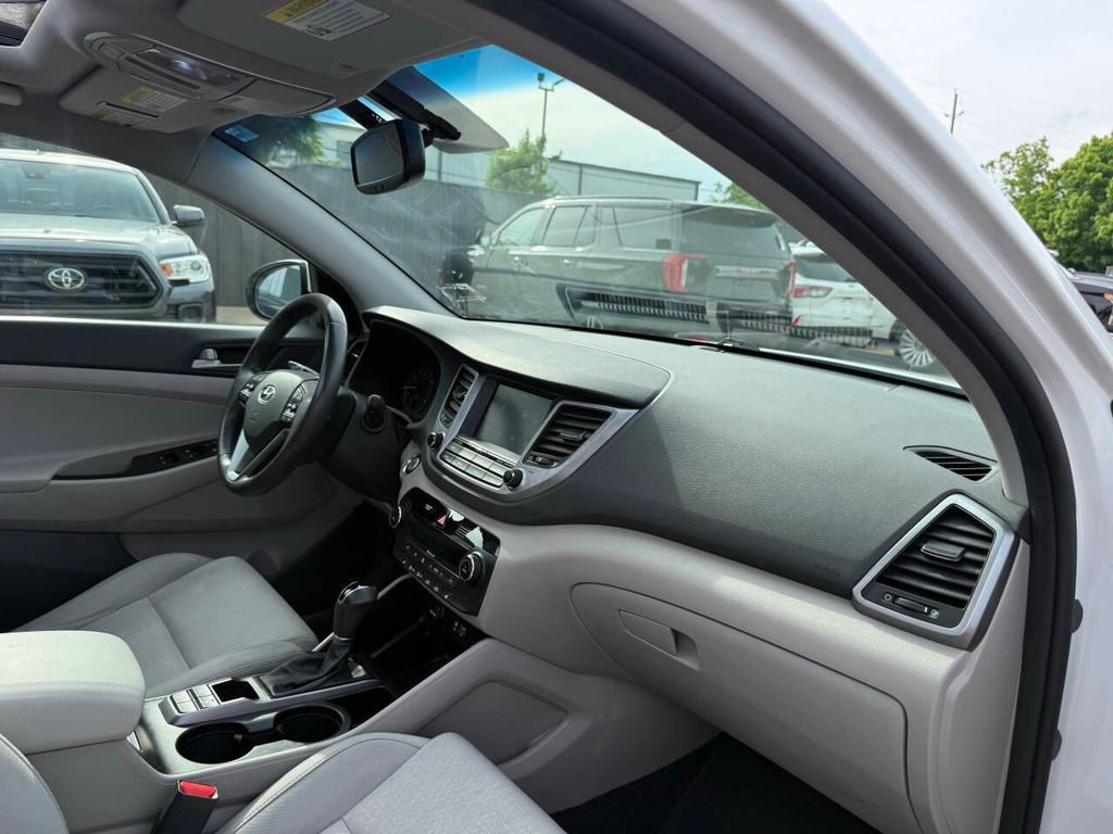 Hyundai Tucson Vehicle Full-screen Gallery Image 09