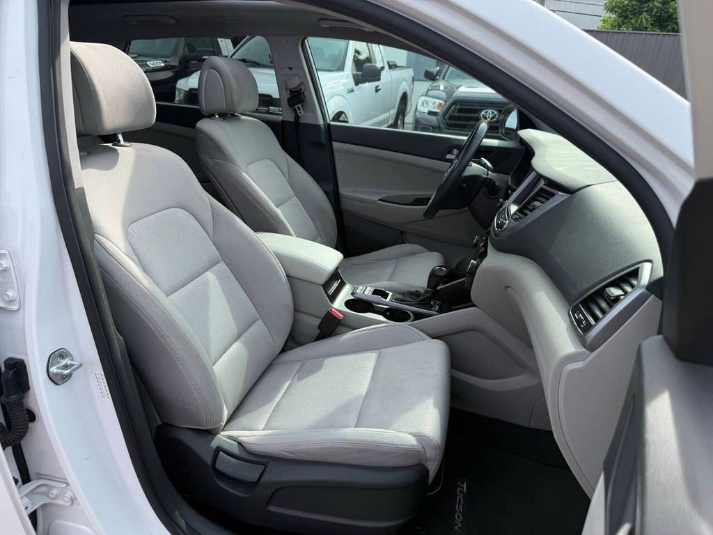 Hyundai Tucson Vehicle Full-screen Gallery Image 10