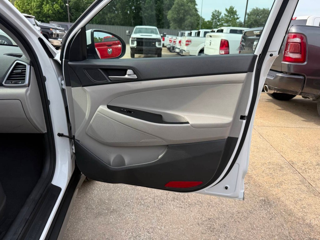 Hyundai Tucson Vehicle Full-screen Gallery Image 11