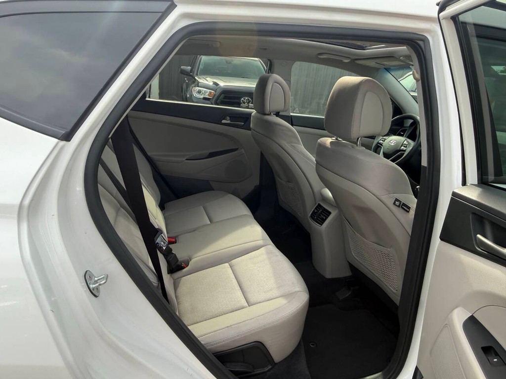 Hyundai Tucson Vehicle Full-screen Gallery Image 15