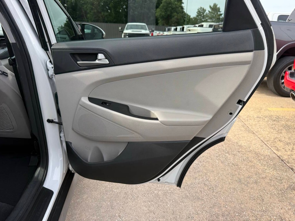 Hyundai Tucson Vehicle Full-screen Gallery Image 16
