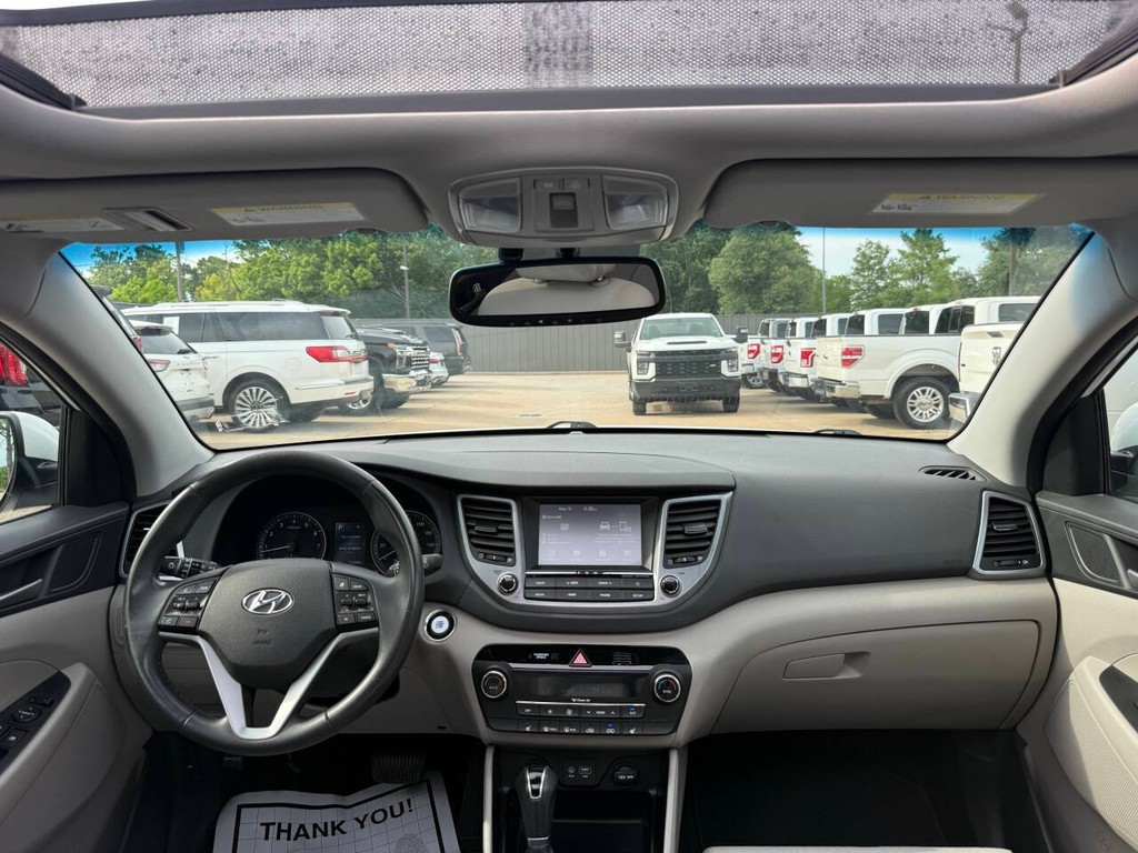 Hyundai Tucson Vehicle Full-screen Gallery Image 17