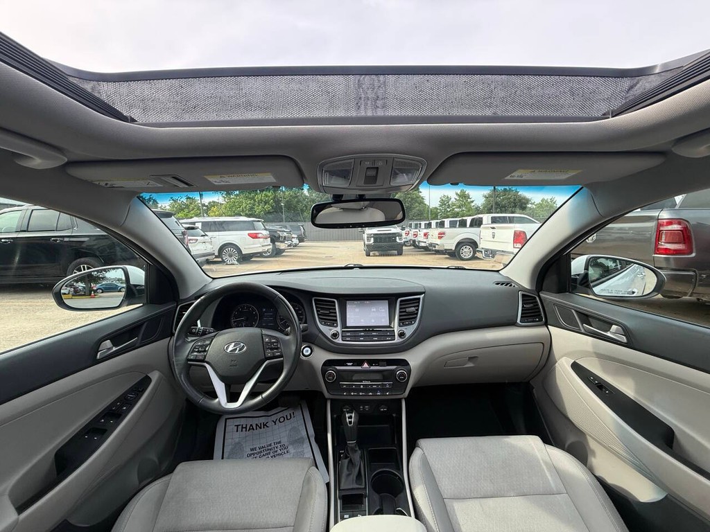 Hyundai Tucson Vehicle Full-screen Gallery Image 18