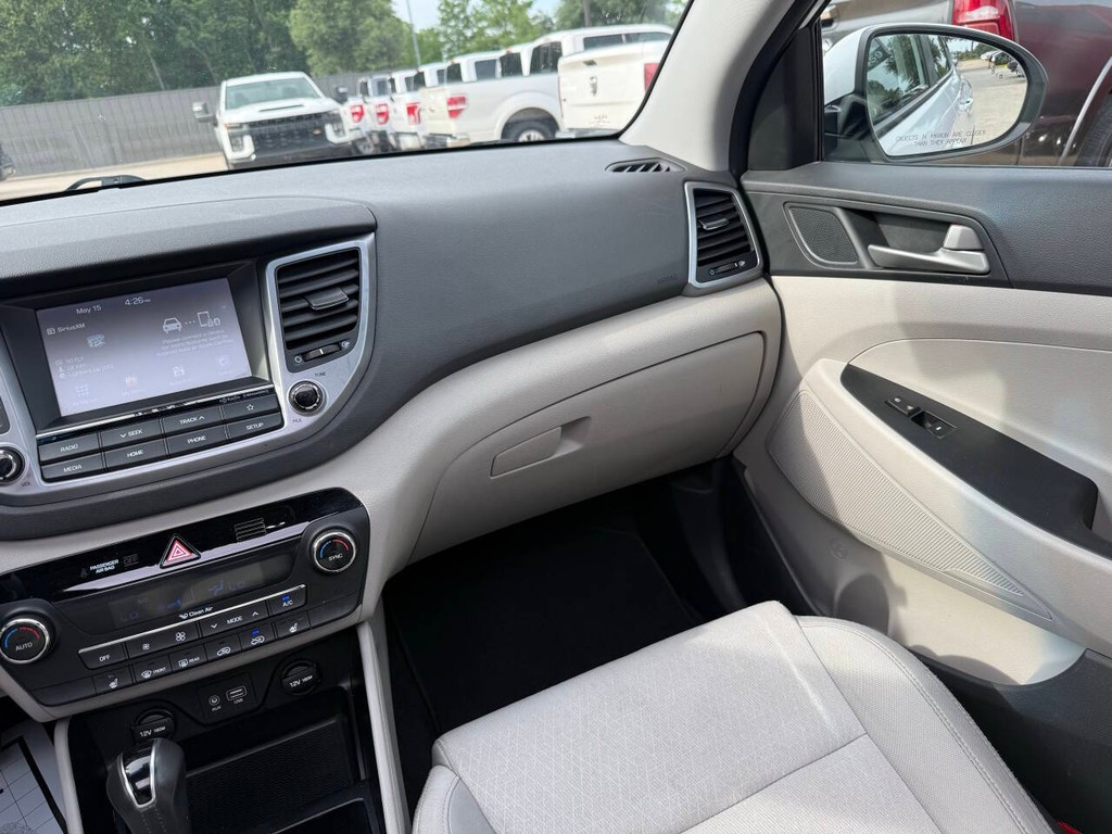 Hyundai Tucson Vehicle Full-screen Gallery Image 20