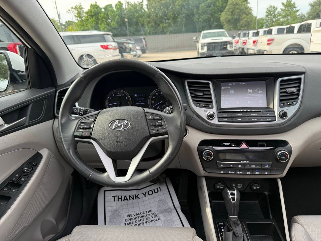 Hyundai Tucson Vehicle Full-screen Gallery Image 21