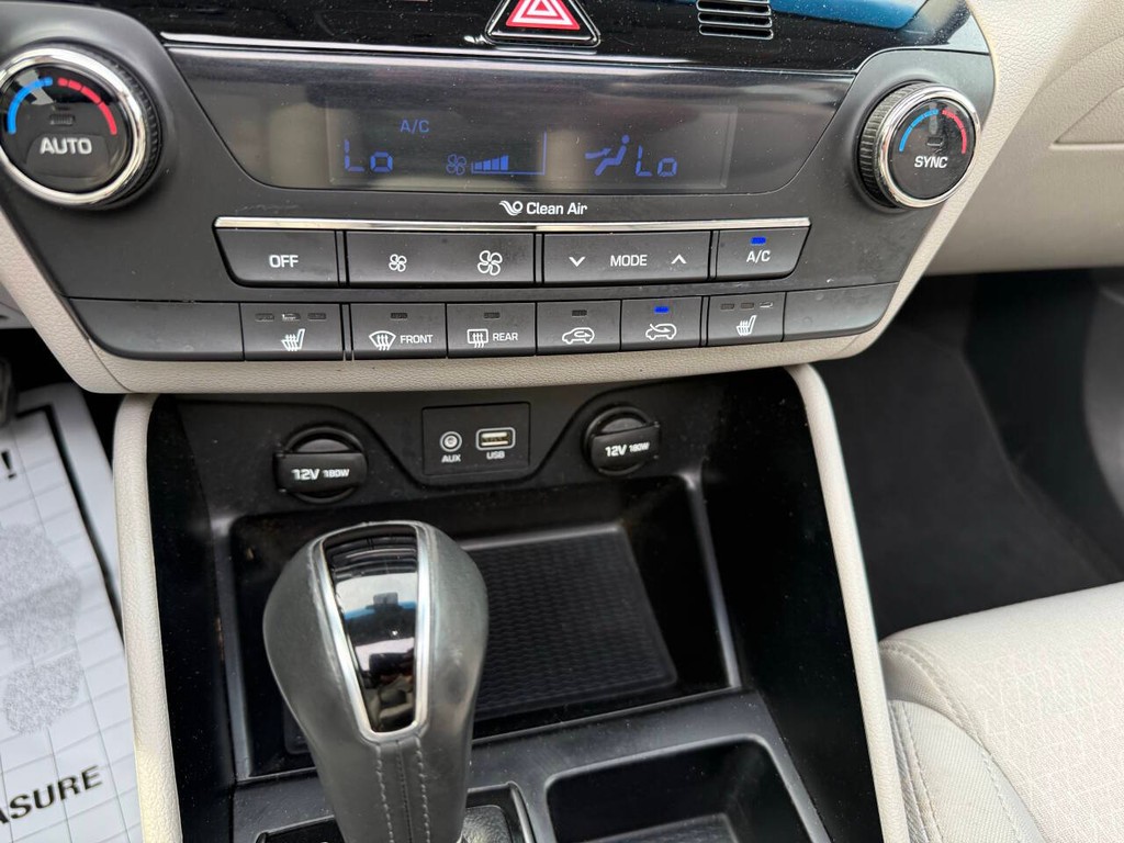 Hyundai Tucson Vehicle Full-screen Gallery Image 29