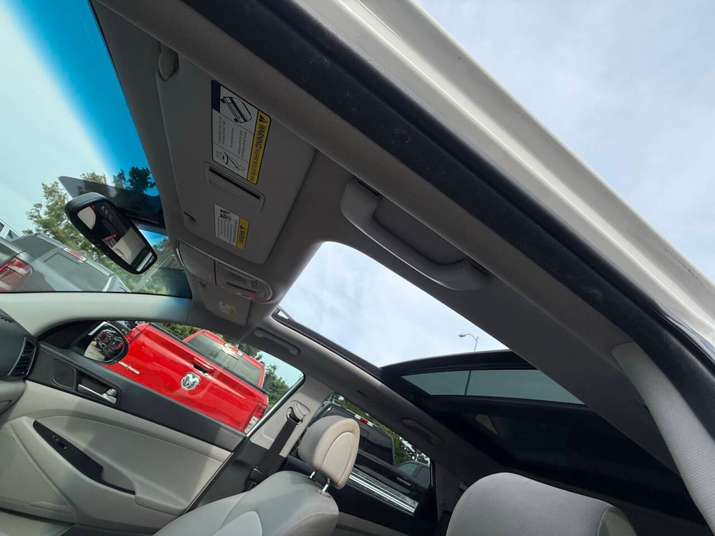 Hyundai Tucson Vehicle Full-screen Gallery Image 32