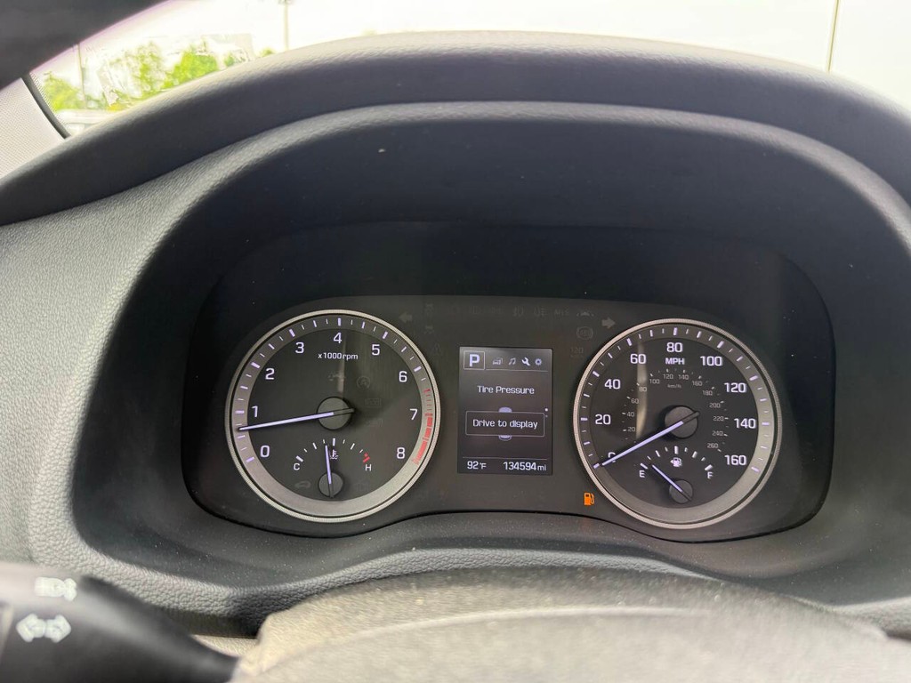 Hyundai Tucson Vehicle Full-screen Gallery Image 33
