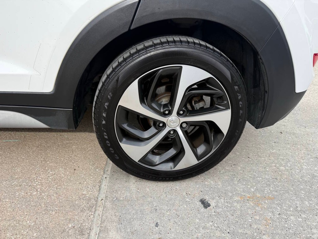Hyundai Tucson Vehicle Full-screen Gallery Image 37