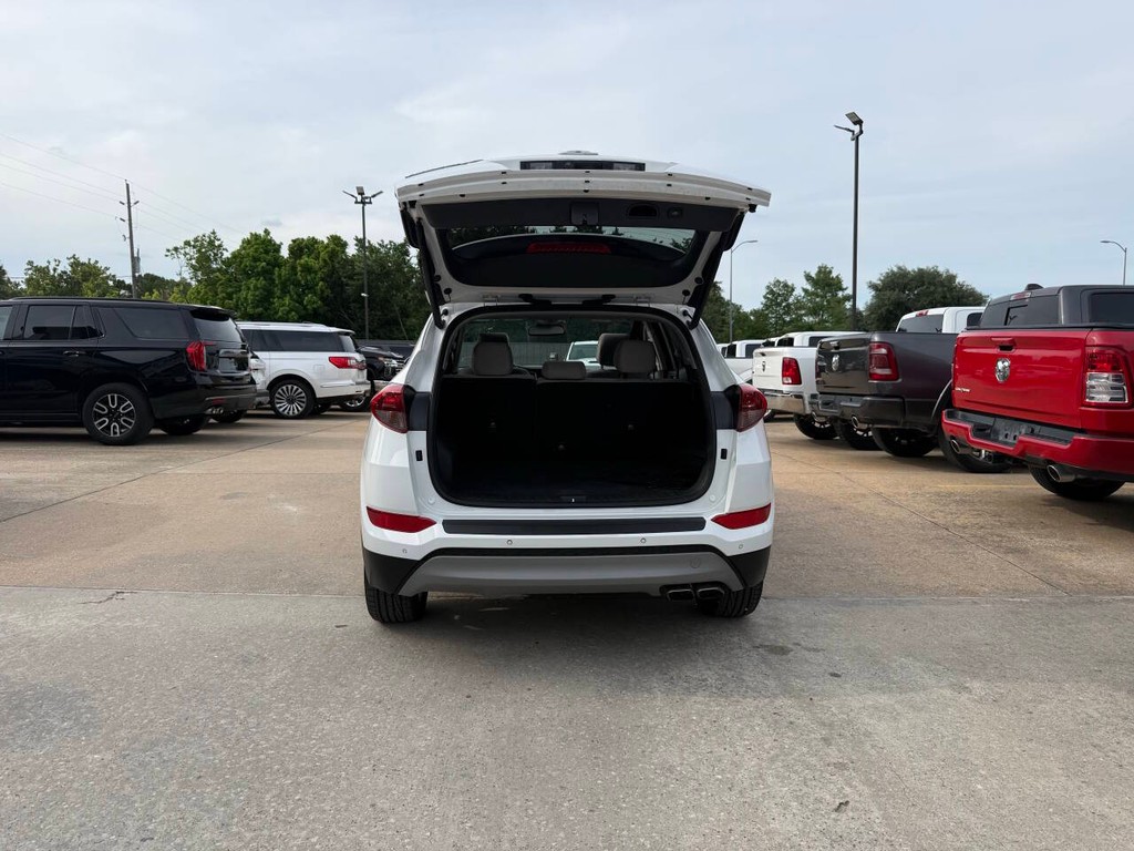 Hyundai Tucson Vehicle Full-screen Gallery Image 38