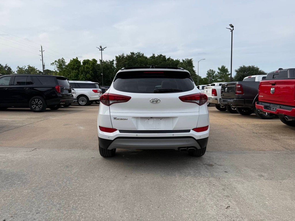 Hyundai Tucson Vehicle Full-screen Gallery Image 40