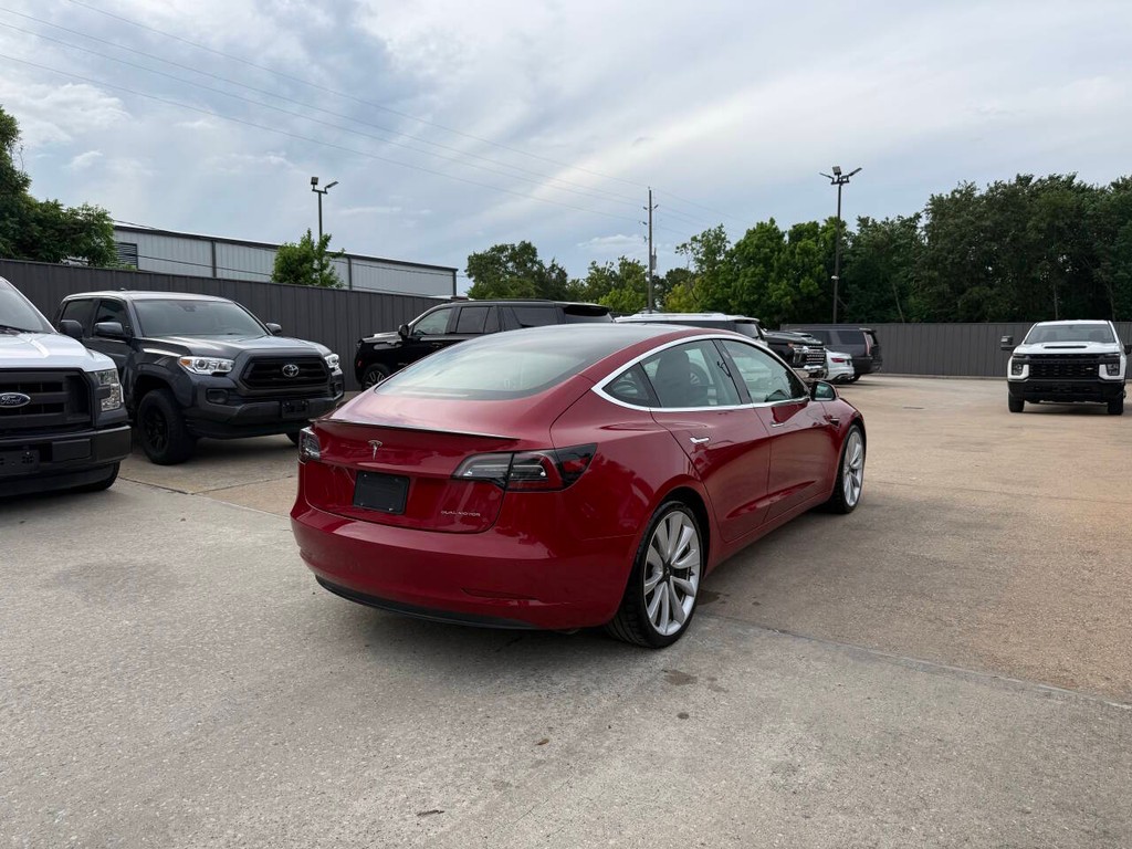 Tesla Model 3 Vehicle Full-screen Gallery Image 05