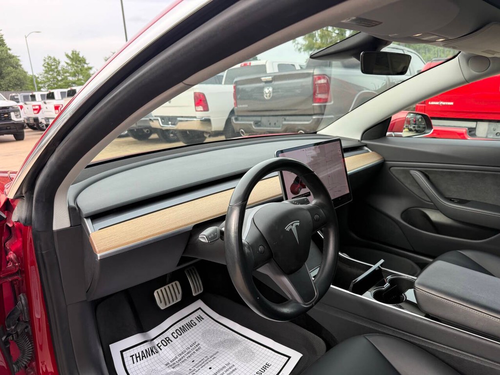 Tesla Model 3 Vehicle Full-screen Gallery Image 06
