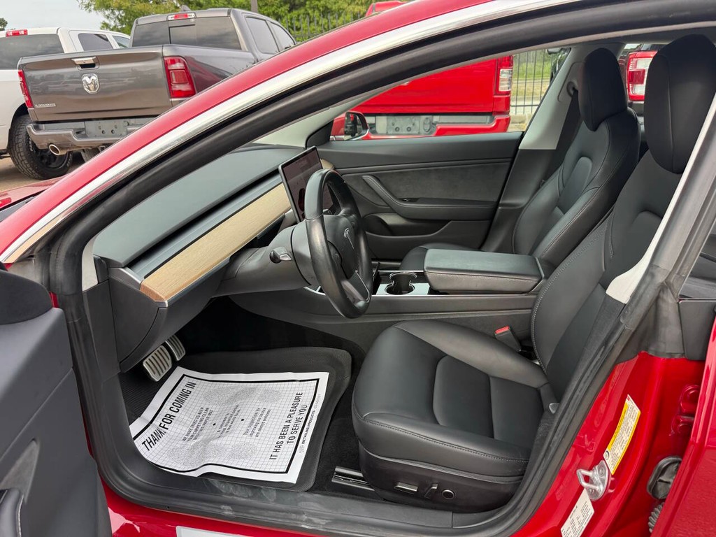 Tesla Model 3 Vehicle Full-screen Gallery Image 07