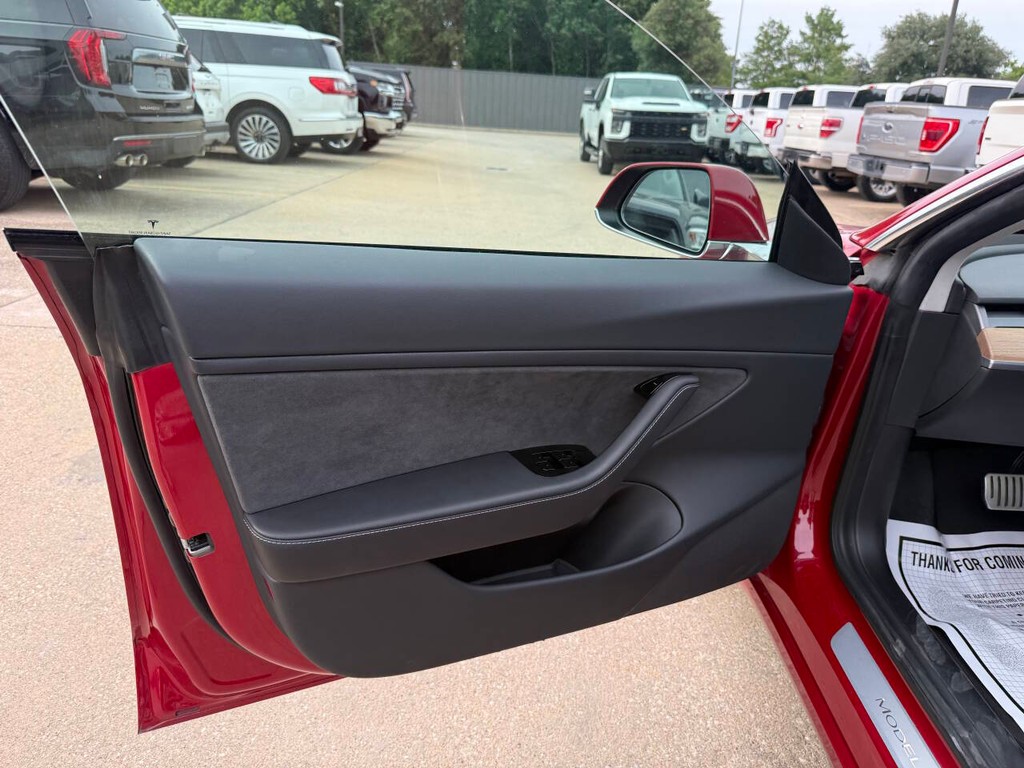 Tesla Model 3 Vehicle Full-screen Gallery Image 08
