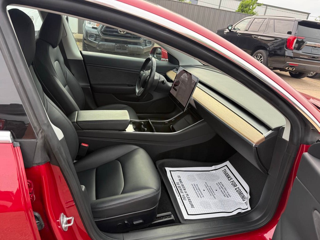 Tesla Model 3 Vehicle Full-screen Gallery Image 10