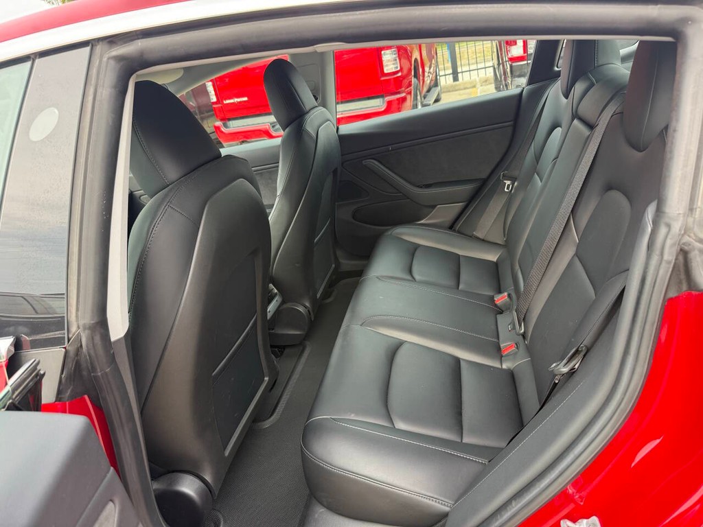 Tesla Model 3 Vehicle Full-screen Gallery Image 13