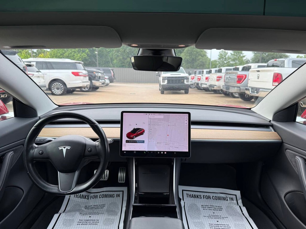 Tesla Model 3 Vehicle Full-screen Gallery Image 17