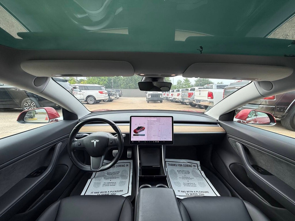 Tesla Model 3 Vehicle Full-screen Gallery Image 18
