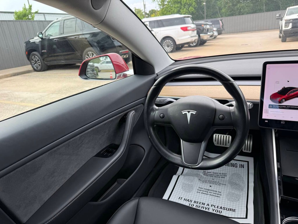 Tesla Model 3 Vehicle Full-screen Gallery Image 19