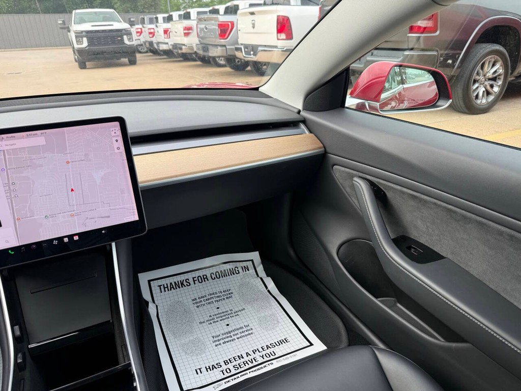 Tesla Model 3 Vehicle Full-screen Gallery Image 20