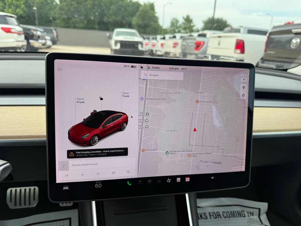 Tesla Model 3 Vehicle Full-screen Gallery Image 24