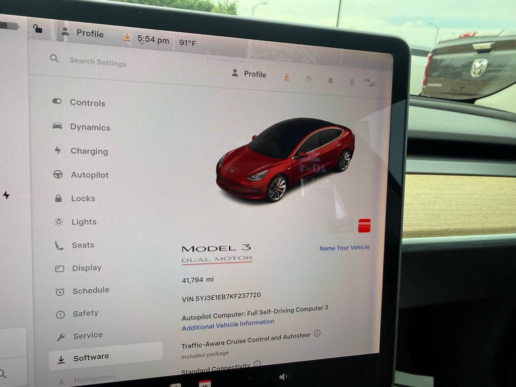Tesla Model 3 Vehicle Full-screen Gallery Image 27