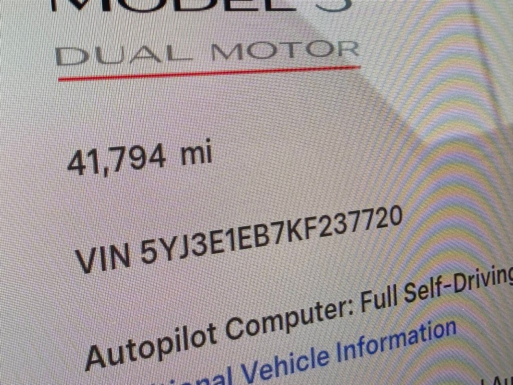 Tesla Model 3 Vehicle Full-screen Gallery Image 32