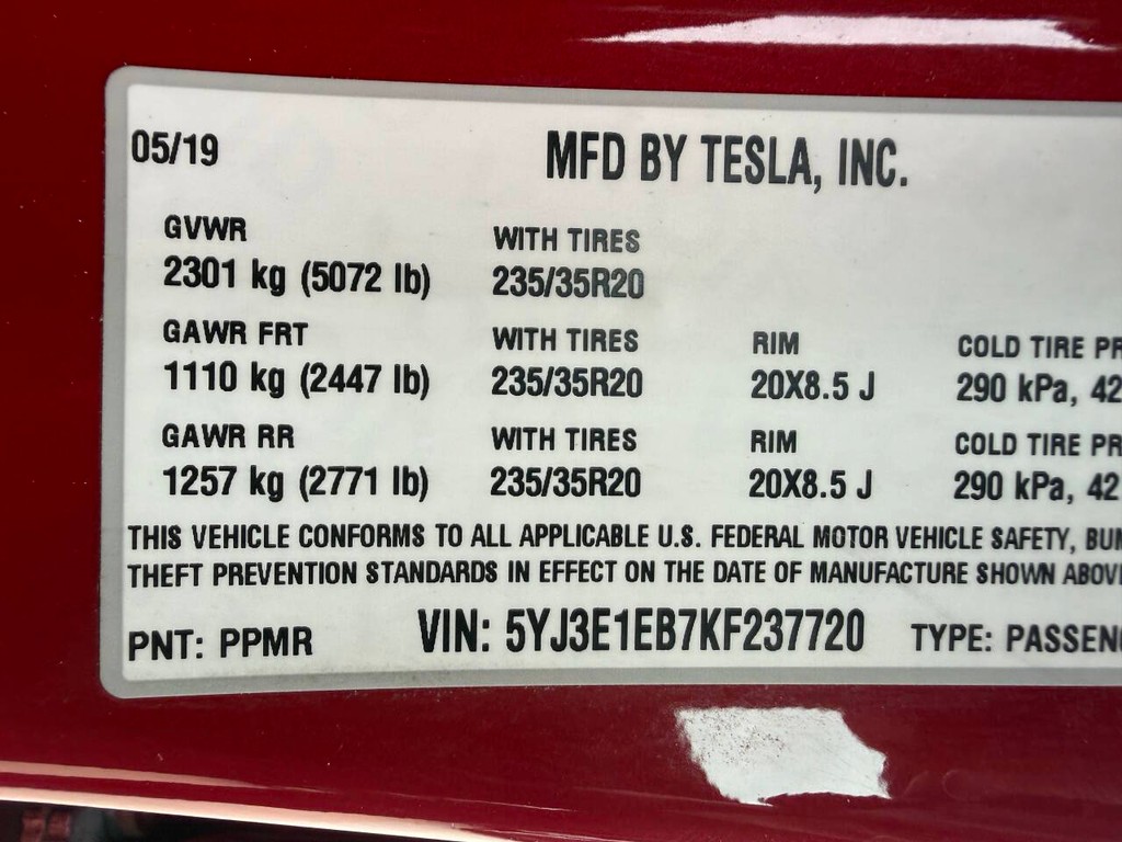 Tesla Model 3 Vehicle Full-screen Gallery Image 33