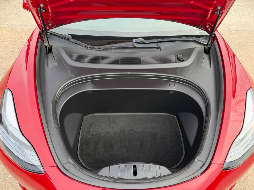 Tesla Model 3 Vehicle Full-screen Gallery Image 34