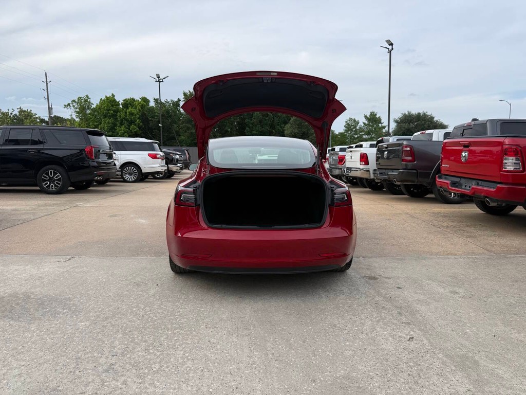 Tesla Model 3 Vehicle Full-screen Gallery Image 36