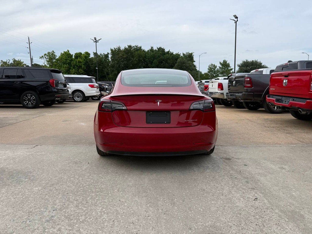 Tesla Model 3 Vehicle Full-screen Gallery Image 37