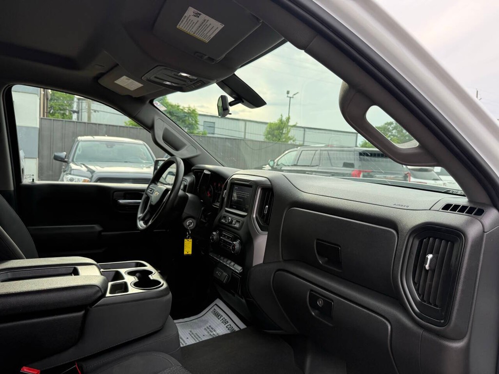 Chevrolet Silverado 1500 Limited Vehicle Full-screen Gallery Image 09