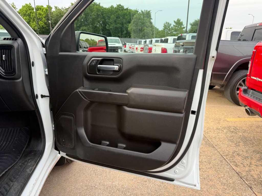 Chevrolet Silverado 1500 Limited Vehicle Full-screen Gallery Image 11