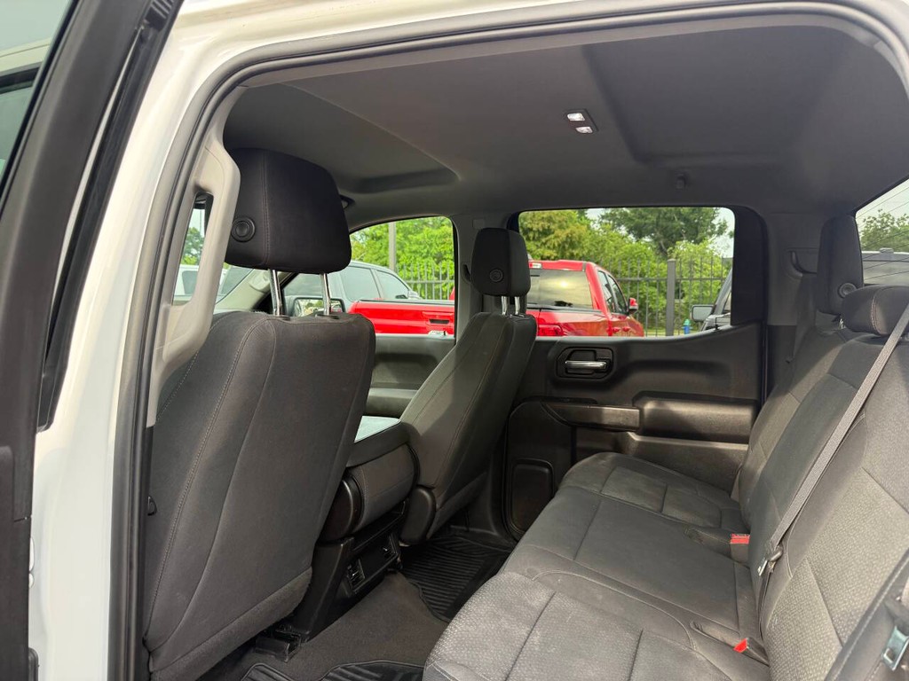 Chevrolet Silverado 1500 Limited Vehicle Full-screen Gallery Image 12
